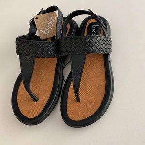 NWT Boc black thong sandal. Size 7.